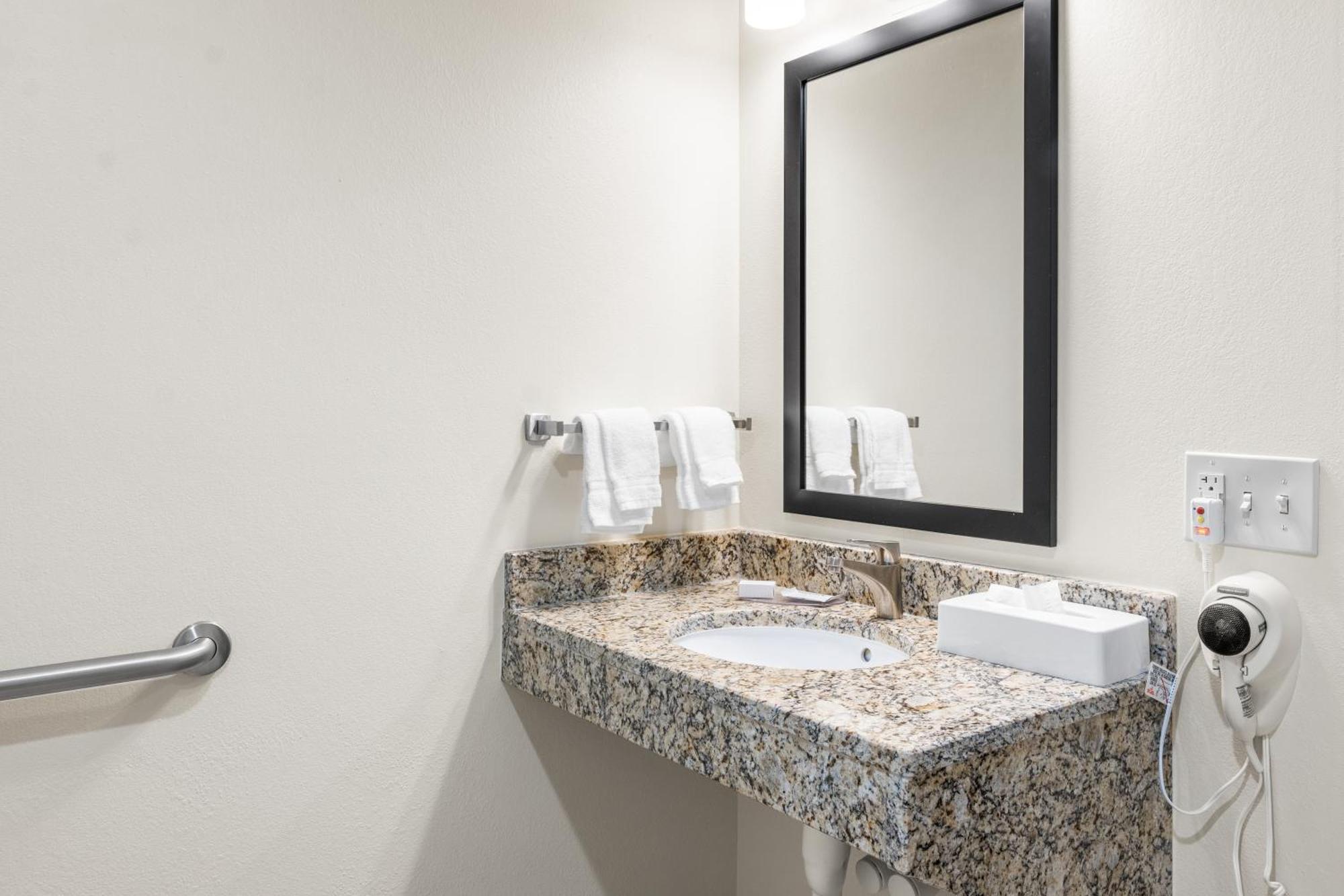 Cobblestone Hotel & Suites - Denmark Extérieur photo